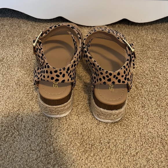 leopard print sandals - Picture 5 of 6
